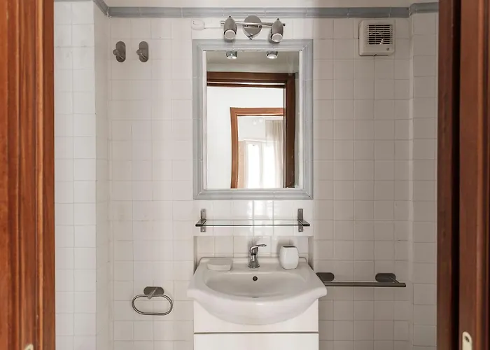 Aurelia 386 Vatican House